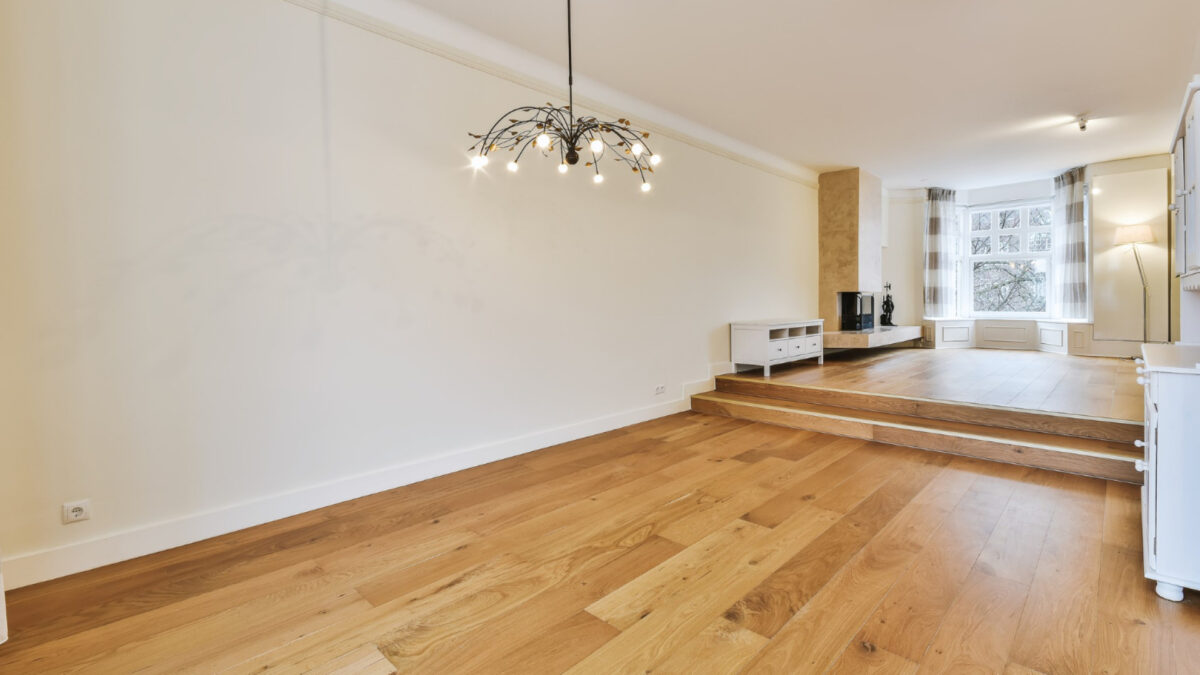 Plancher en chêne : optez pour un sol intérieur durable !