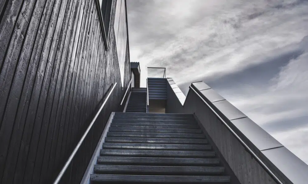 Pourquoi installer un monte escalier dans votre logement ?