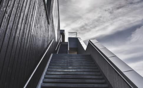 Pourquoi installer un monte escalier dans votre logement ?