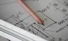plan de maison et crayon de bois